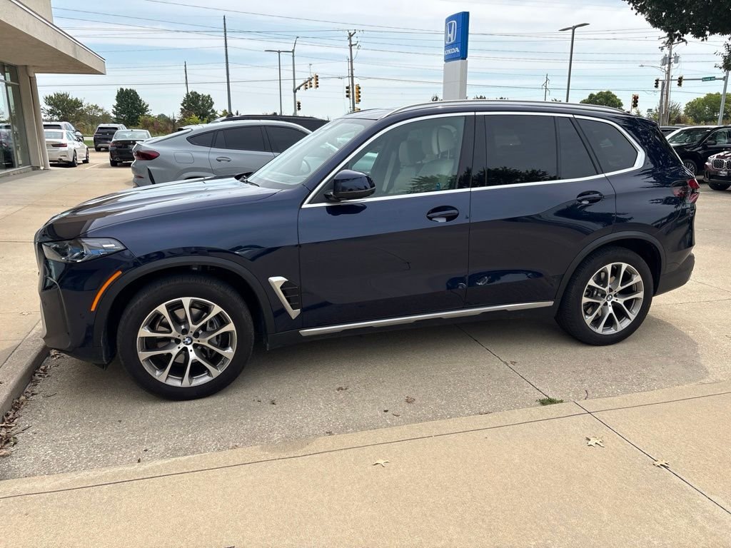 Used 2025 Tanzanite Blue II Metallic BMW xDrive40i image 4