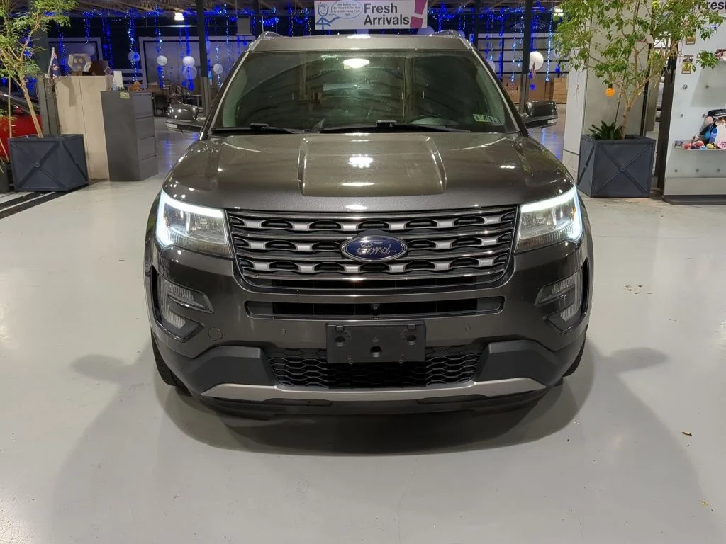 Used 2017 Gray Ford Limited image 3