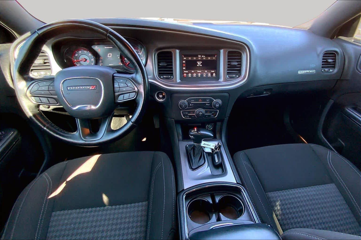 Used 2022 Granite Pearlcoat Dodge SXT image 15
