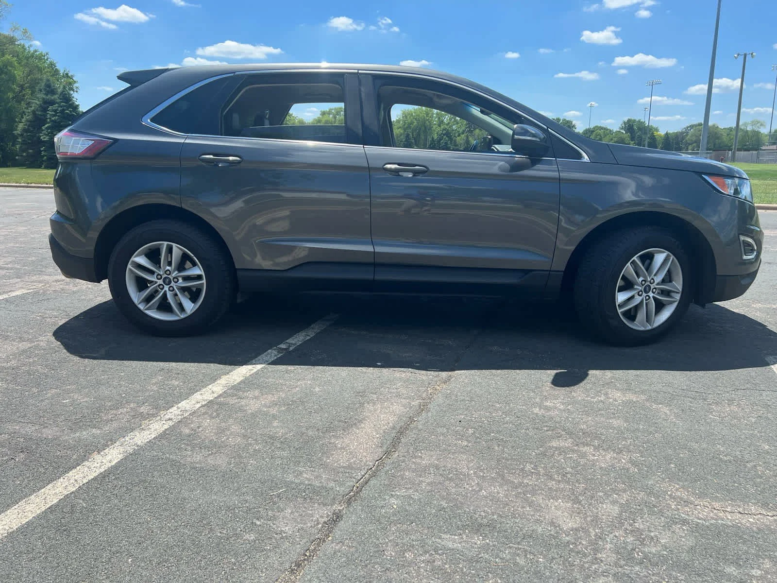 Used 2015 Magnetic Metallic Ford SEL image 8