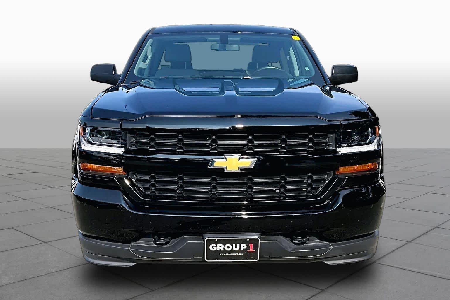Used 2018 Black Chevrolet Custom image 4