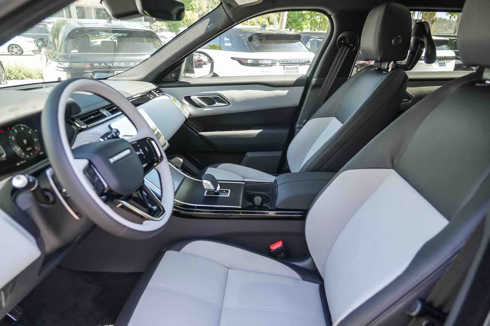 New 2026 Ostuni Pearl White Land Rover Dynamic SE image 17