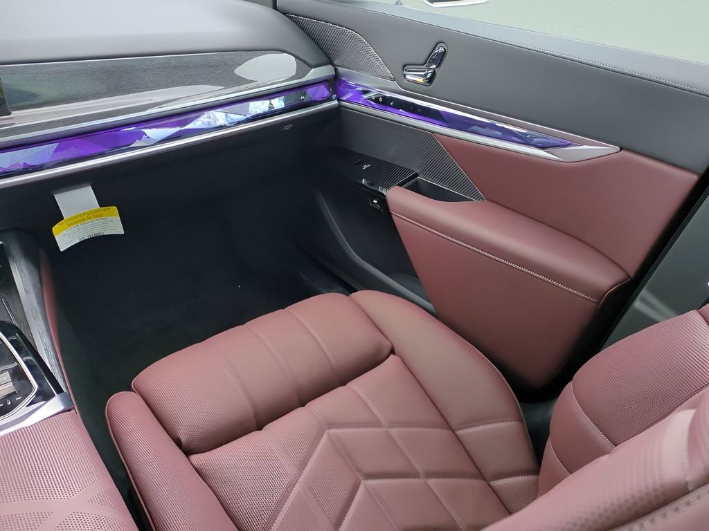 2026 BMW i7 50 - Photo 16