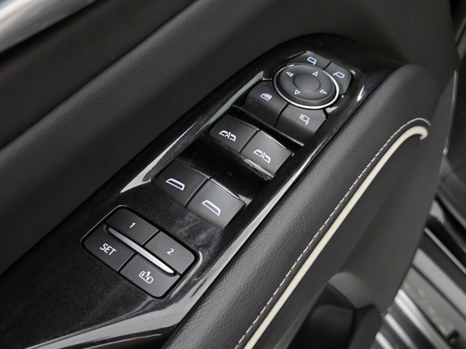 Used 2022 BLACK RAVEN Cadillac Sport image 20