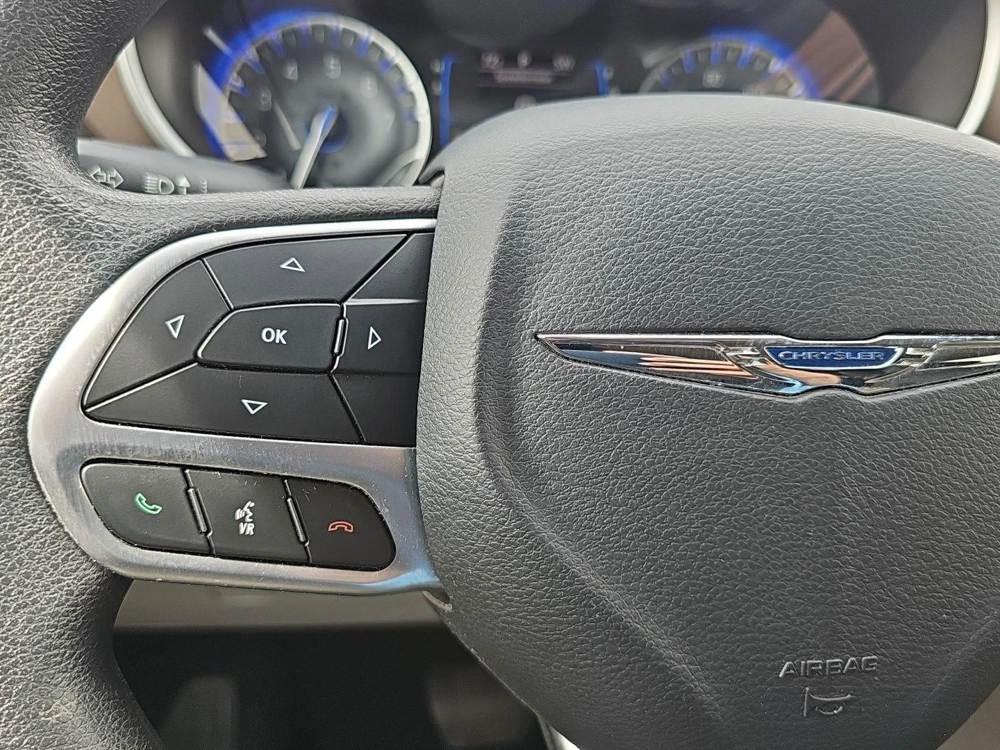 Used 2017 Brilliant Black Crystal Pearlcoat Chrysler Touring Plus image 18