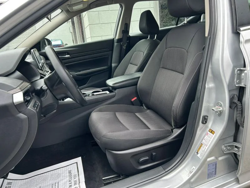 Used 2024 Silver Nissan 2.5 SV Sedan 4D image 37