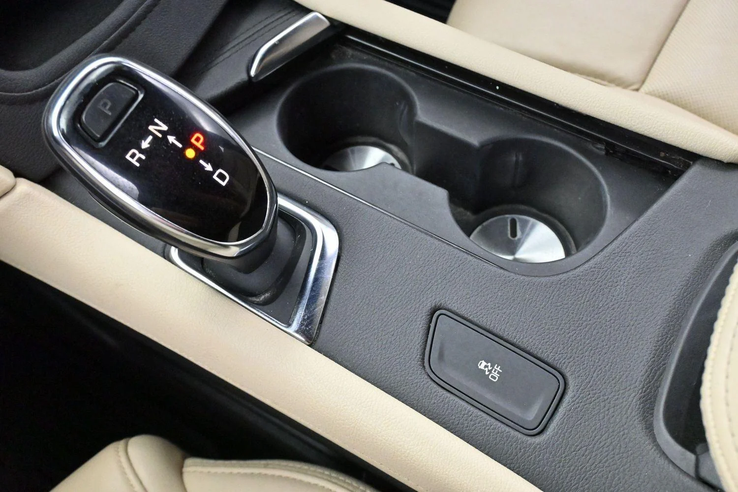 Used 2019 RADIANT SILVER METALLIC Cadillac Luxury FWD image 27