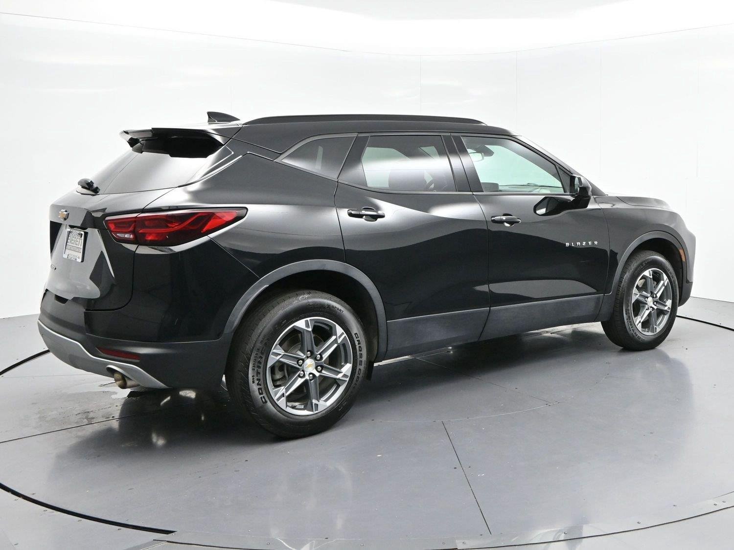 Used 2023 BLACK Chevrolet LT image 7