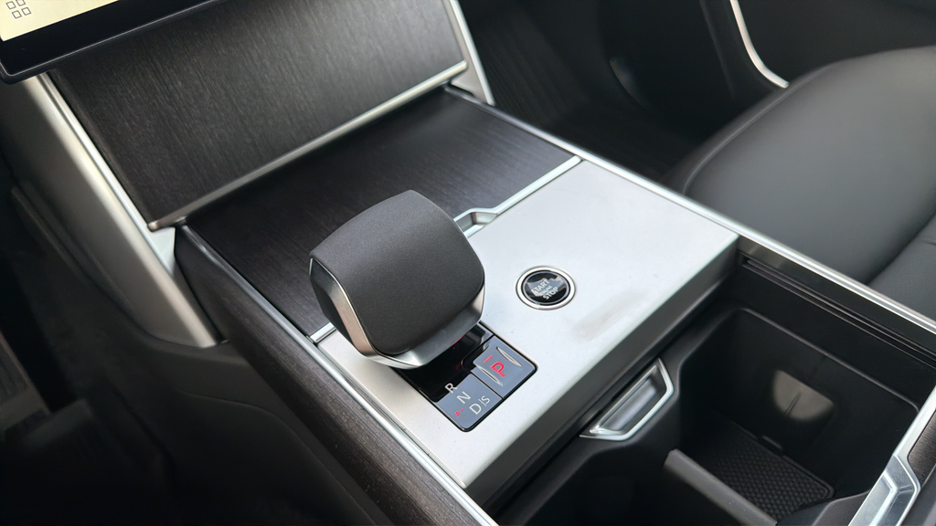 New 2026 Fuji White Land Rover SE image 21