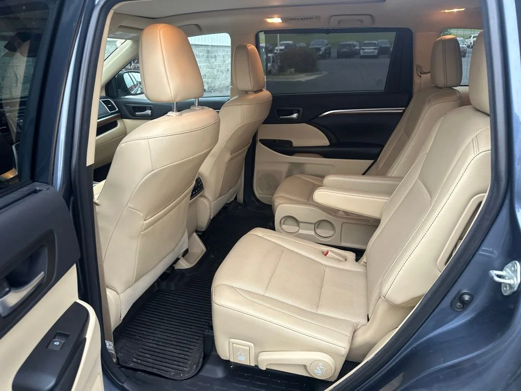 Used 2018 Shoreline Mist Toyota Limited Platinum image 10
