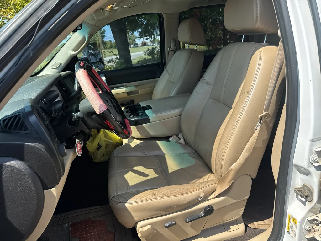 Used 2009 Summit White Chevrolet LT image 11