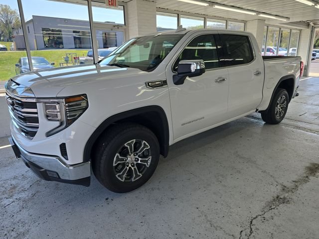 Used 2025 White GMC SLT image 4