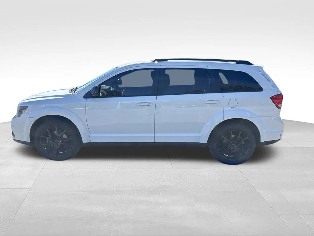 Used 2017 White Dodge SXT image 18