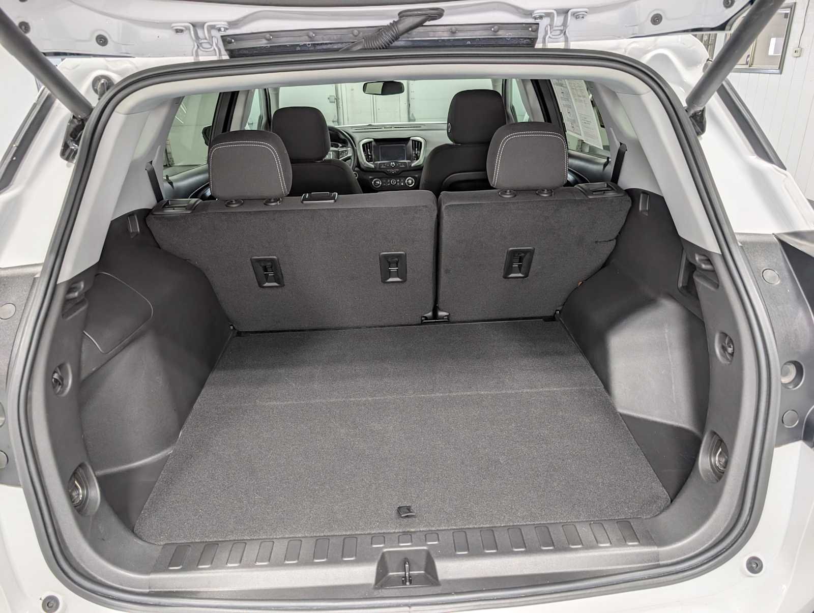 Used 2023 Summit White GMC SLE image 7