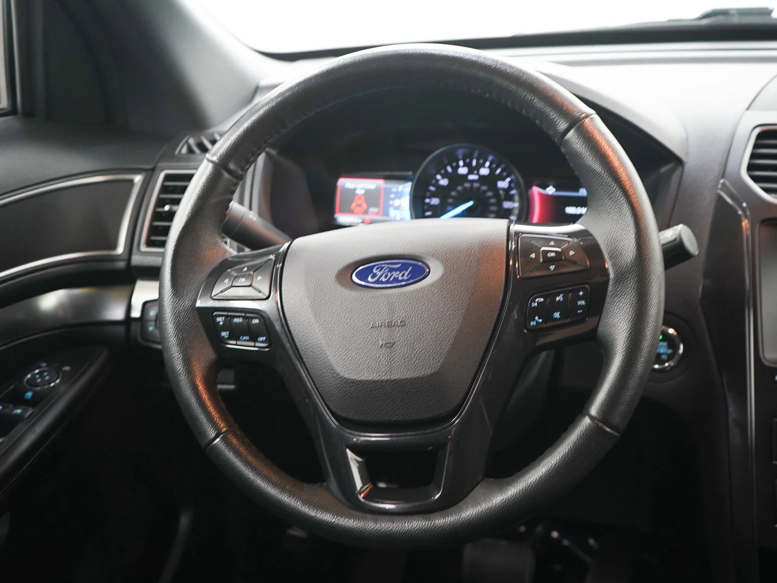 Used 2018 Magnetic Metallic Ford XLT image 14