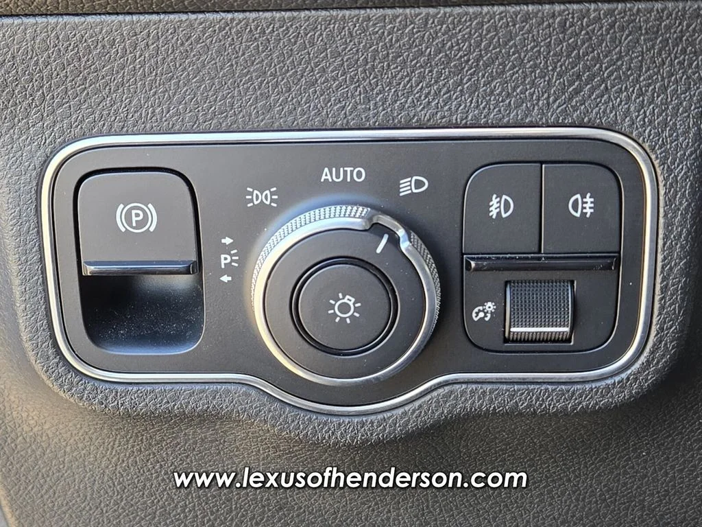 Used 2022 Black Mercedes-Benz GLB 250 image 20