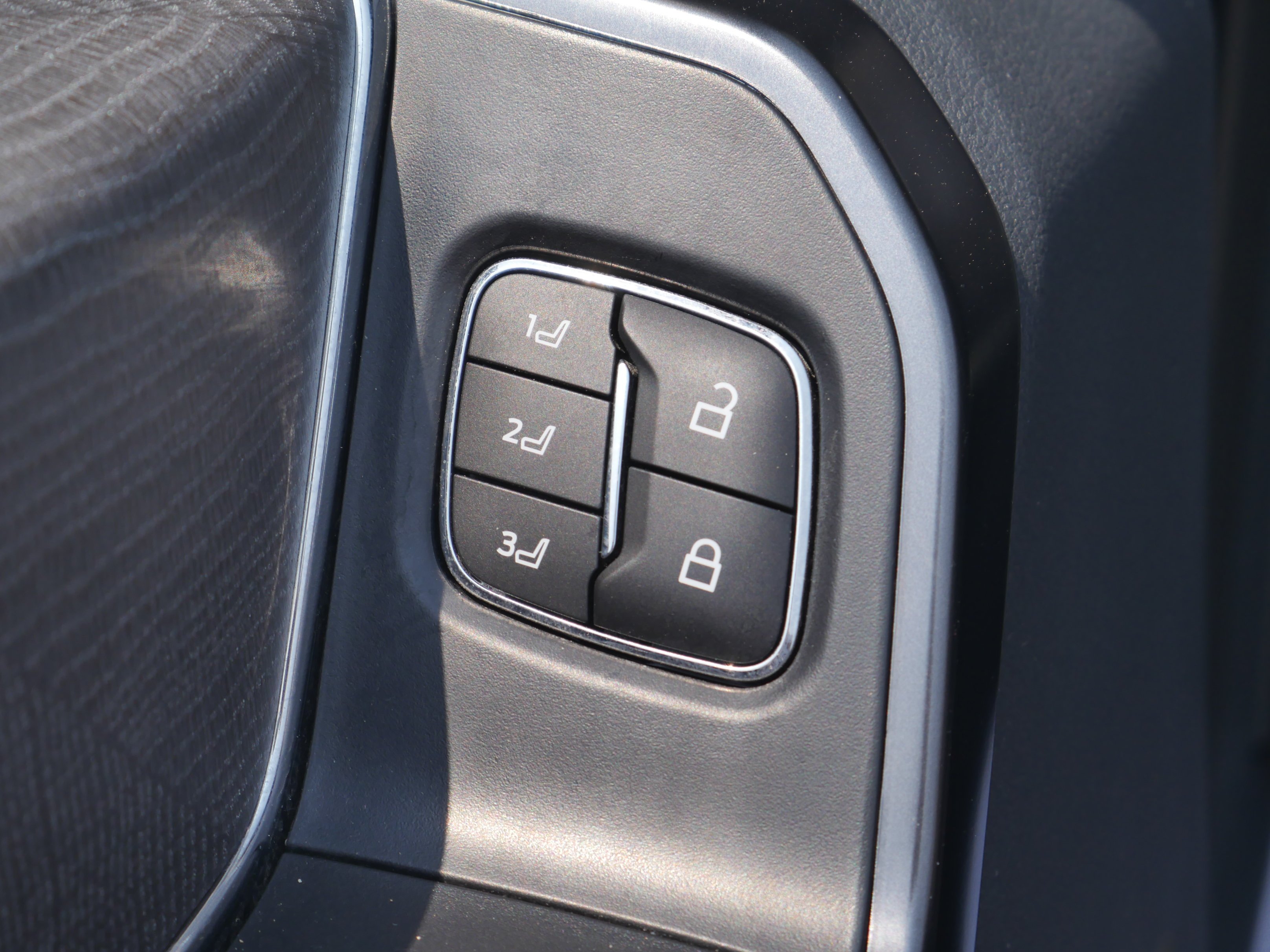 Used 2023 Star White Metallic Tri-Coat Ford Platinum image 42