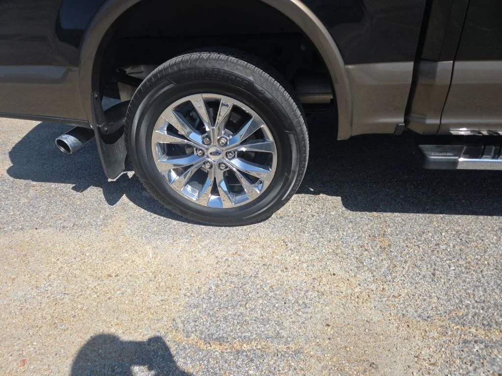 Used 2015 Black Ford Lariat image 19