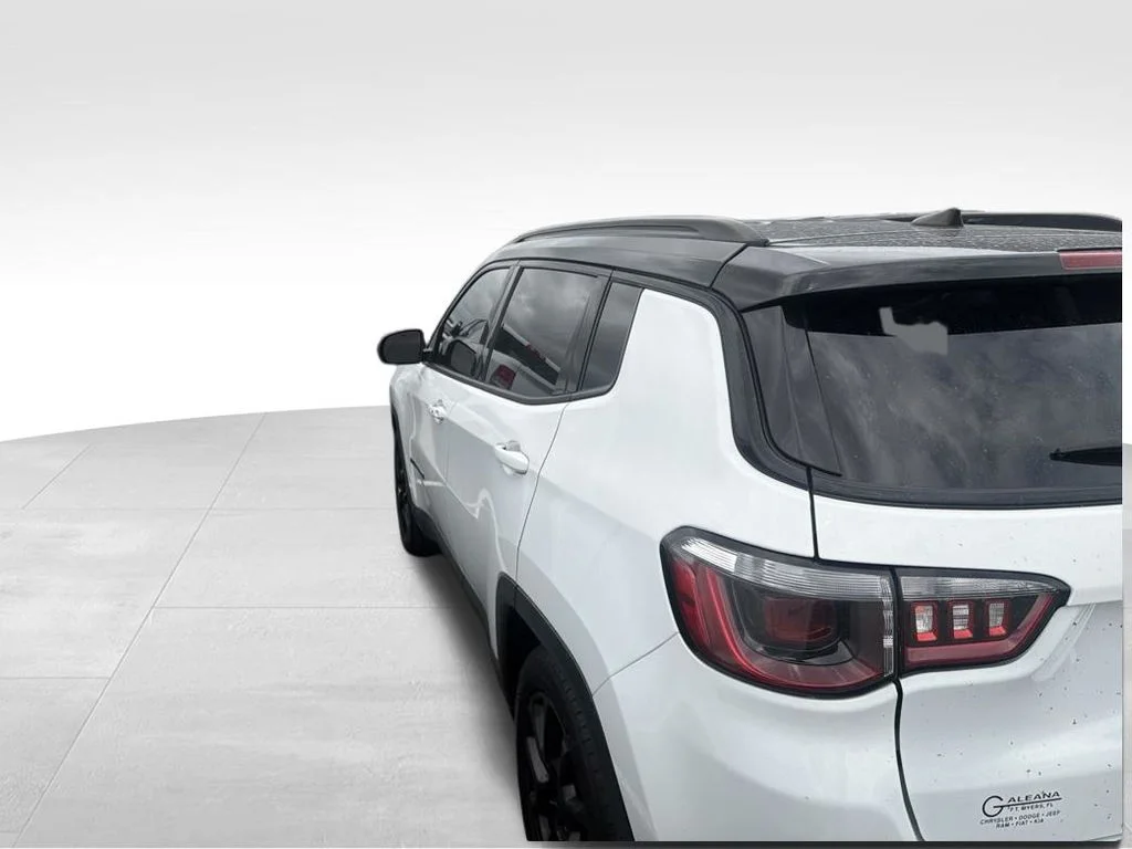 Used 2022 White Jeep Altitude image 3