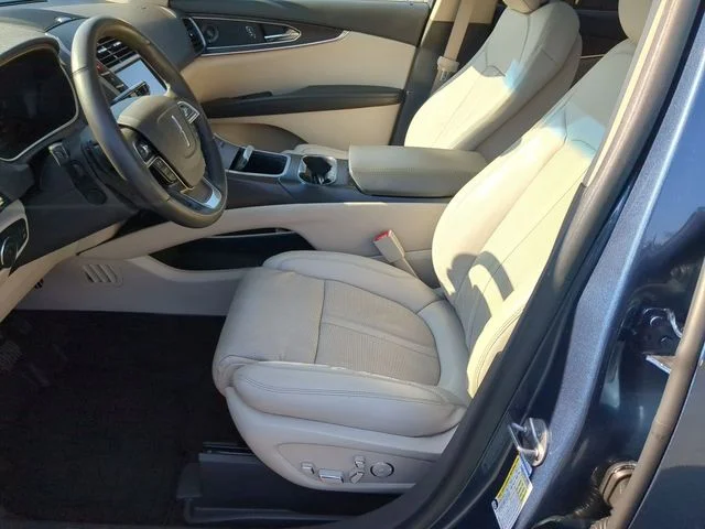 Used 2019 Blue Lincoln Reserve image 15
