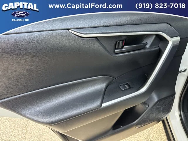 Used 2025 White Toyota LE image 17