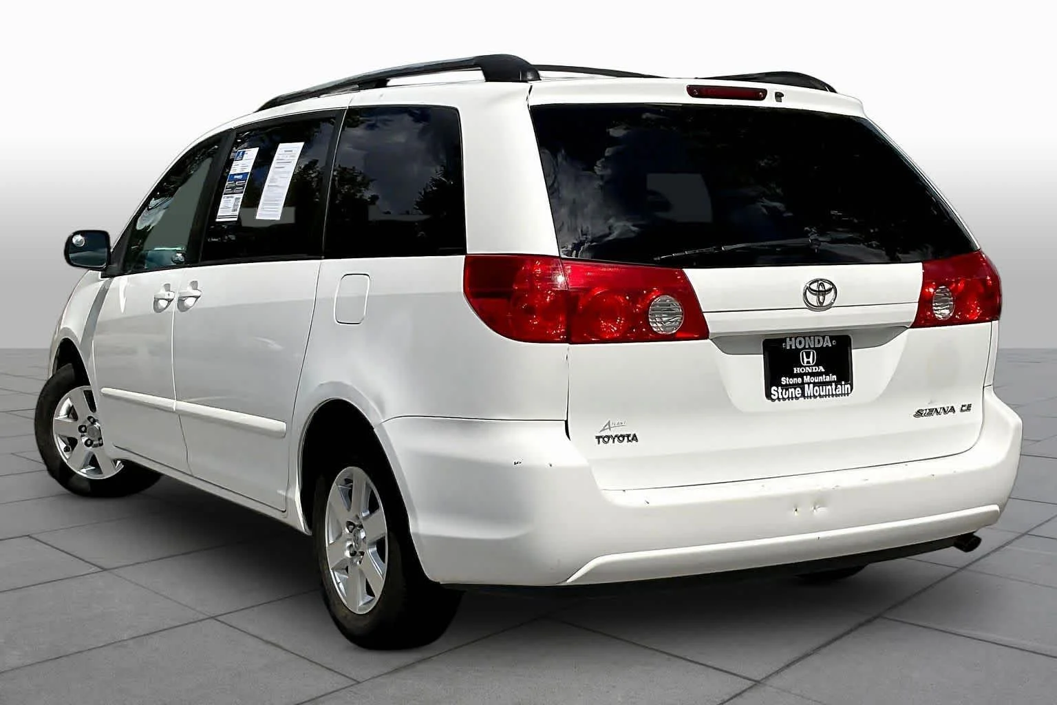Used 2008 Natural White Toyota LE image 11