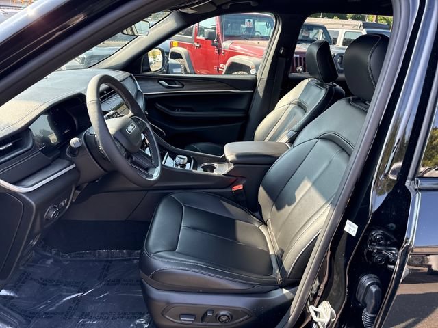 New 2026 Diamond Black Crystal Pearlcoat Jeep Limited image 15