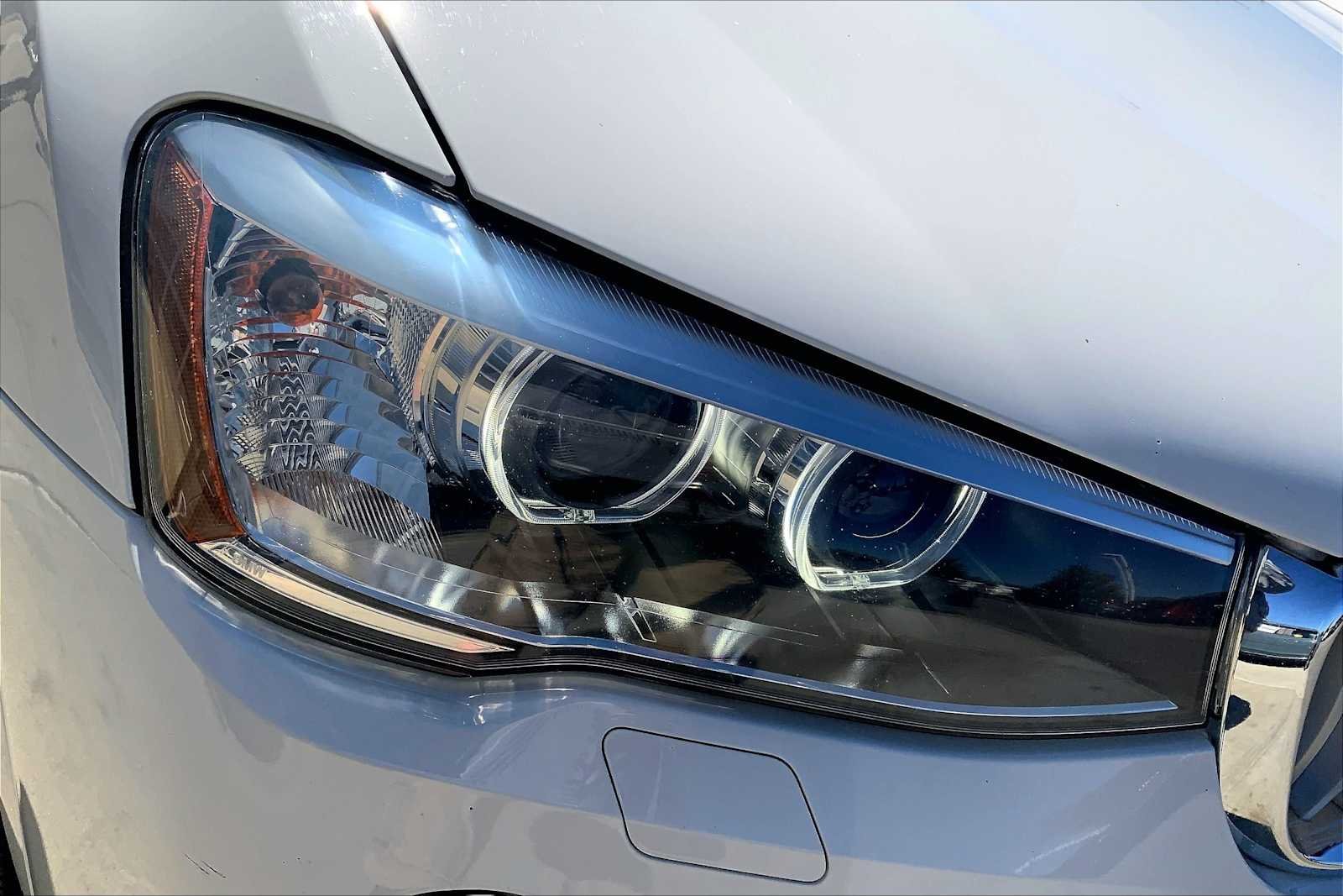 Used 2017 Alpine White BMW xDrive28i image 27