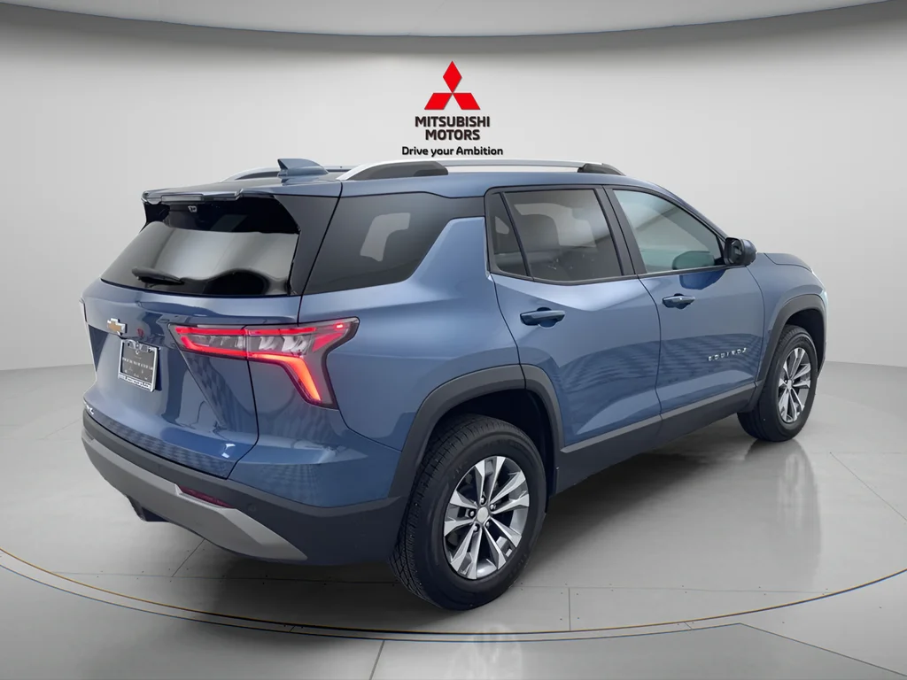 Used 2025 Lakeshore Blue Chevrolet LT image 4