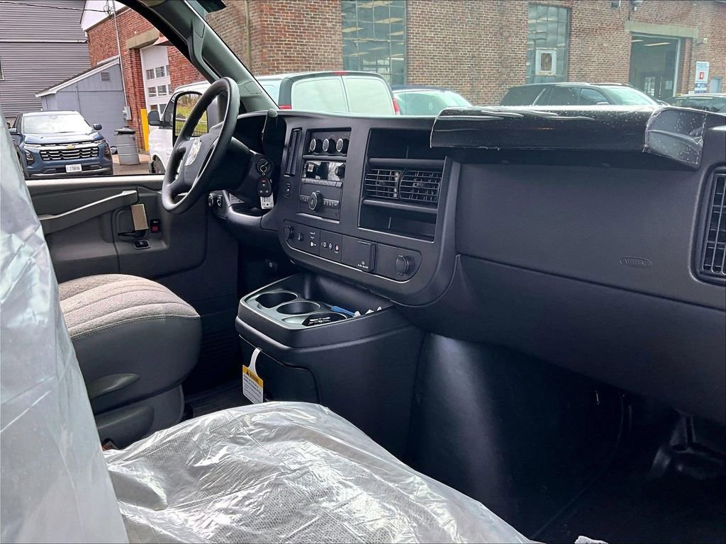 2026 Chevrolet Express Cargo Work Van - Photo 10