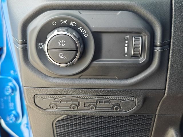 New 2025 Hydro Blue Pearl-Coat Exterior Paint Jeep High Tide image 25