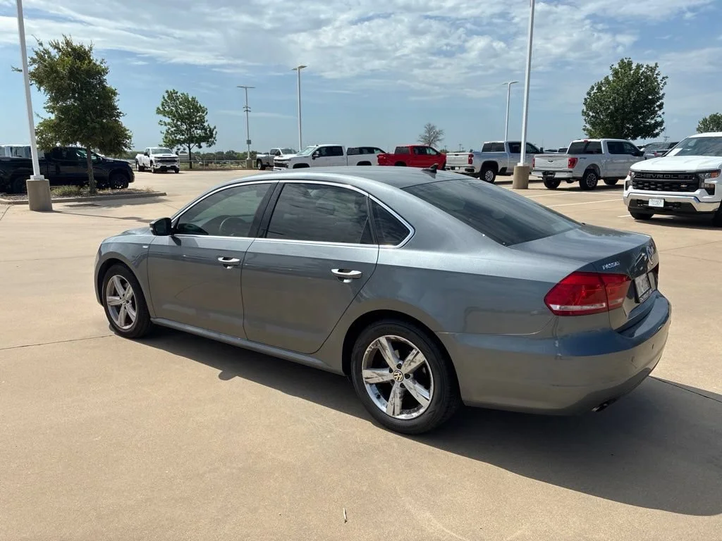 Used 2014 Gray Volkswagen 1.8T Wolfsburg Edition image 3