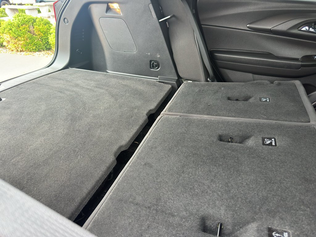 Used 2025  Chevrolet RS image 35