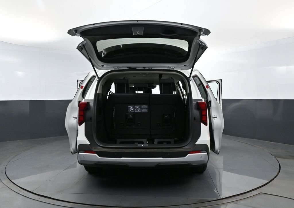 New 2026 Snow White Pearl Kia LXS image 27