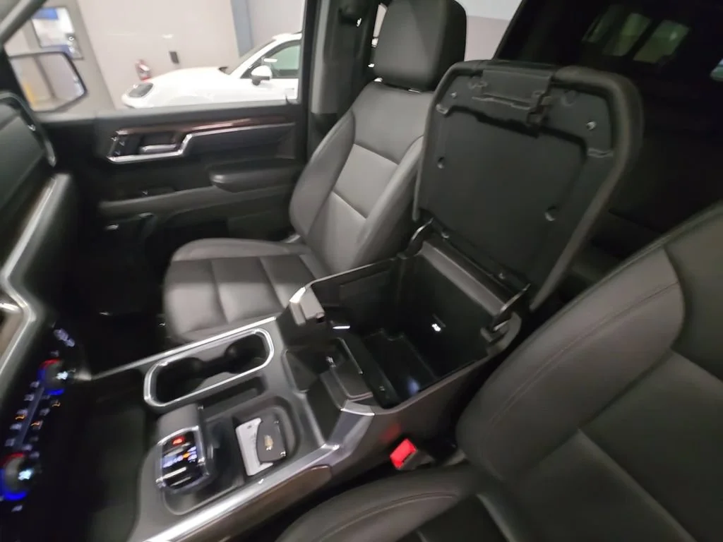 Used 2025 Summit White Chevrolet LT Trail Boss image 33