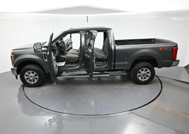 Used 2019 Magnetic Metallic Ford XL image 36