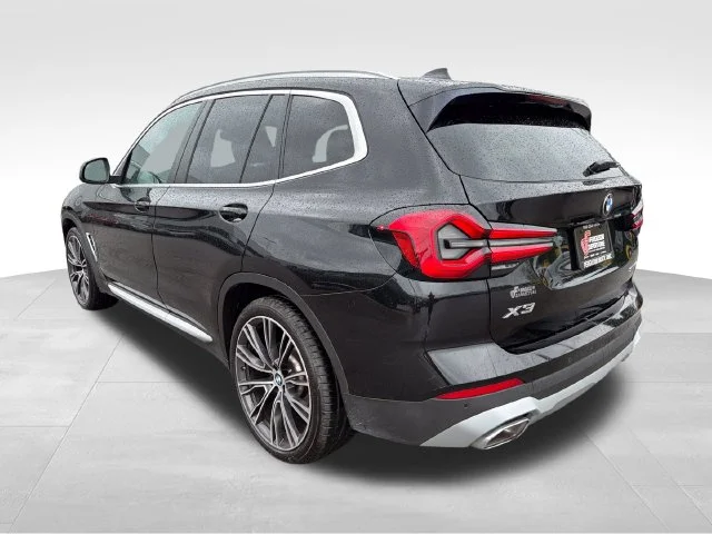 Used 2022 Black BMW sDrive30i image 5
