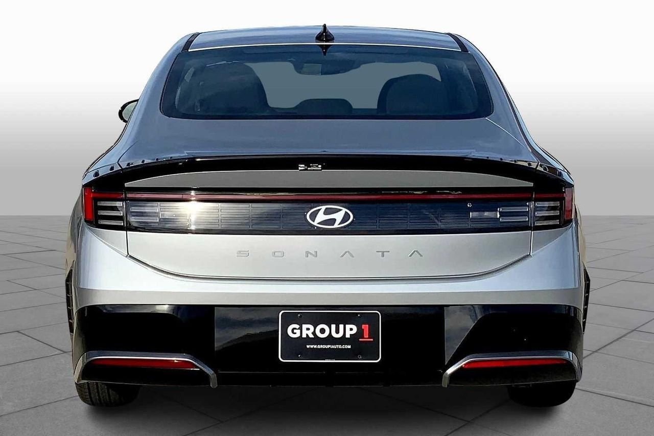 New 2026 Aero Silver Hyundai SEL Sport image 4