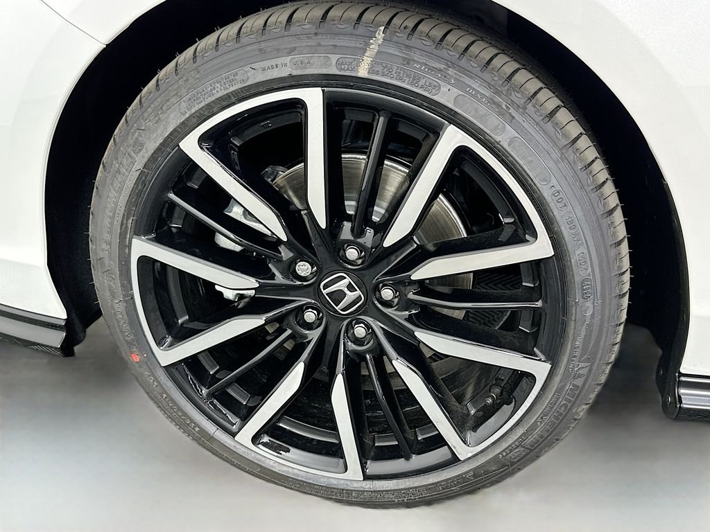 New 2026 Platinum White Pearl Honda Touring image 32