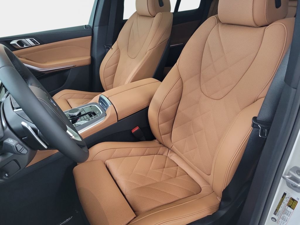 New 2026 Alpine White BMW sDrive40i image 12