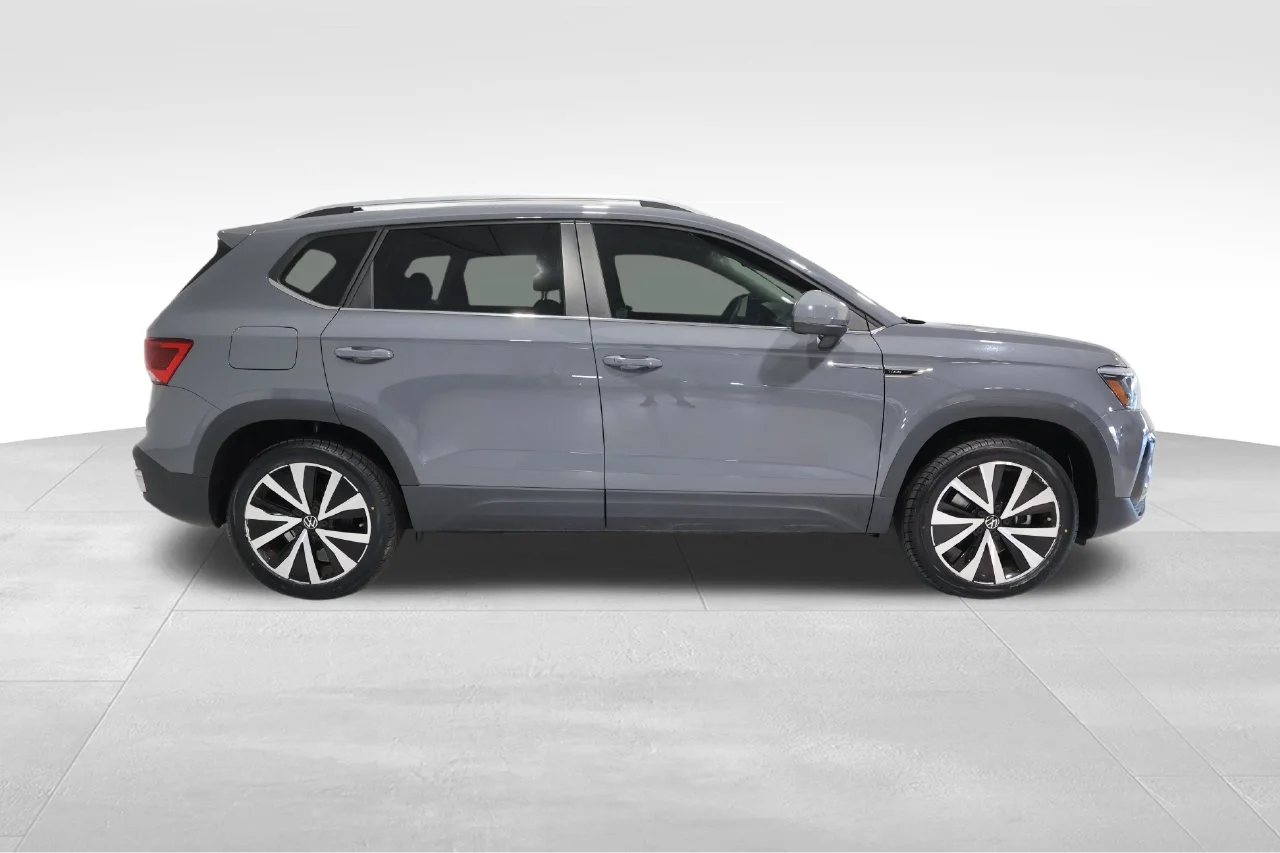 Used 2023 Gray Volkswagen 1.5T SE image 5