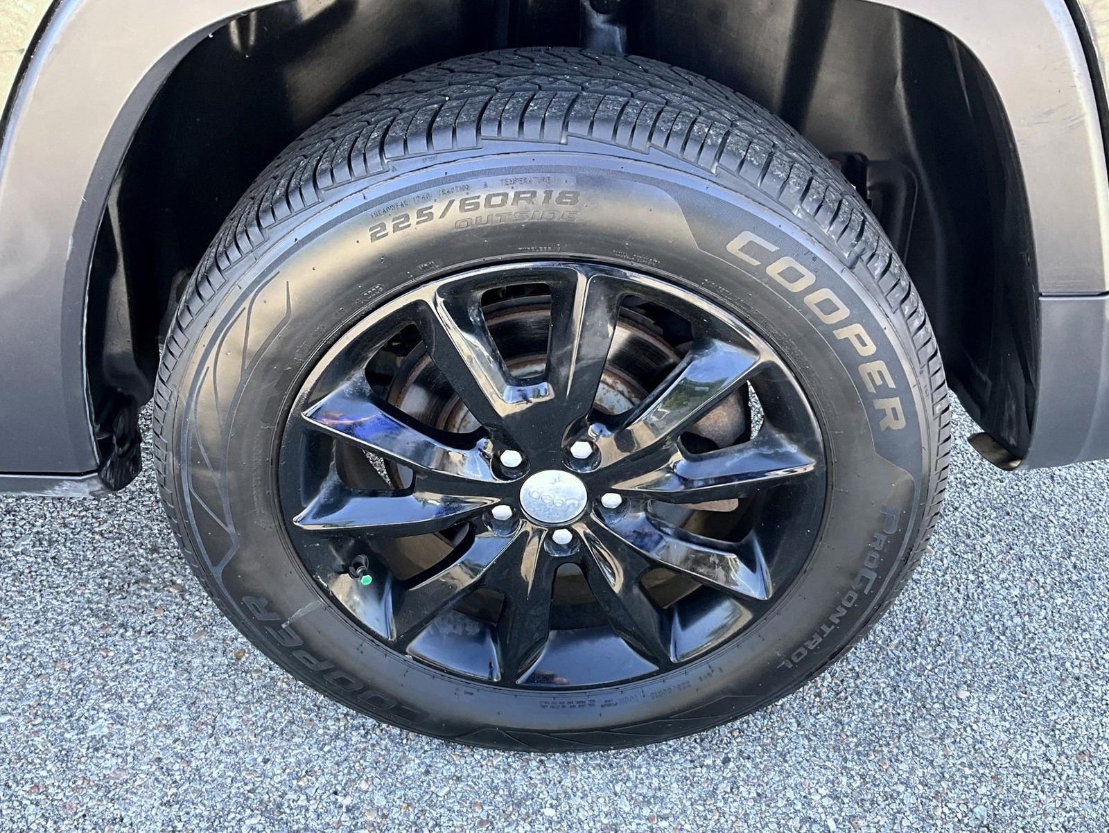 Used 2014 Black Jeep Latitude image 23