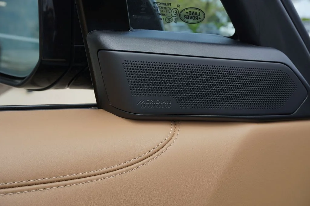 New 2026 Santorini Black Land Rover SE image 12