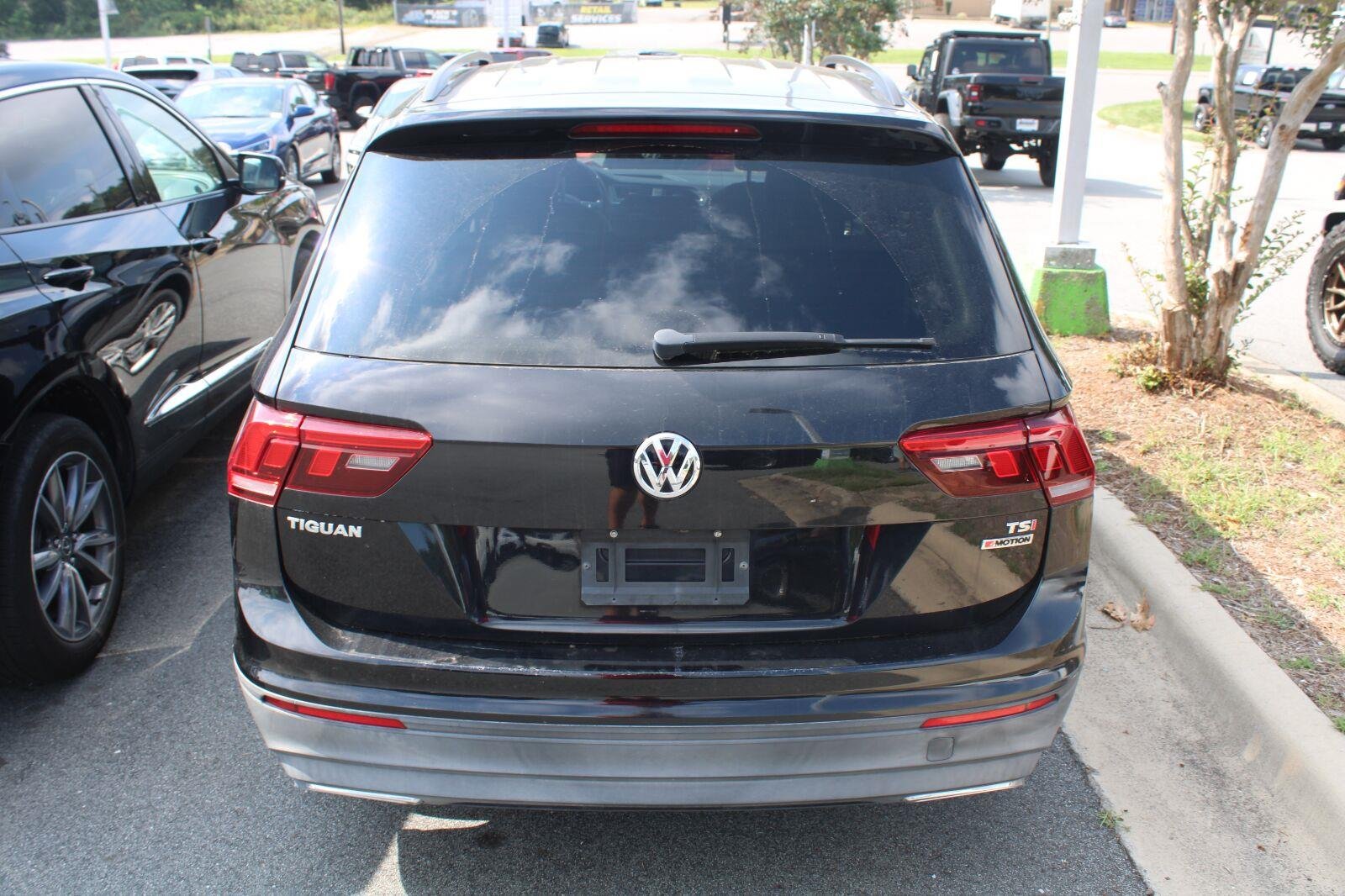 Used 2018 Deep Black Pearl Metallic Volkswagen S image 7
