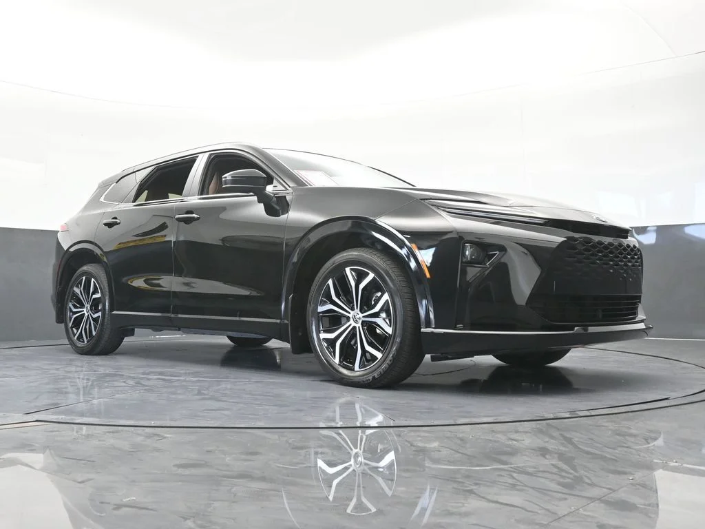 Used 2025 Black Toyota XLE image 69