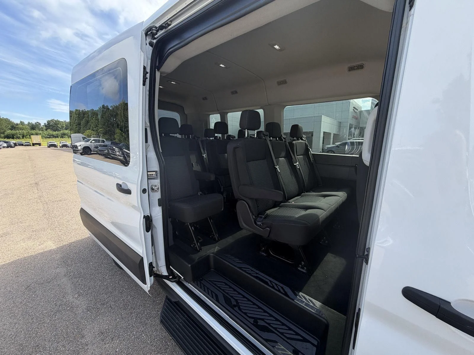 Used 2023 Oxford White Ford 350 XLT image 21