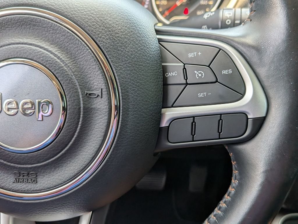 Used 2019 Black Jeep Latitude image 20