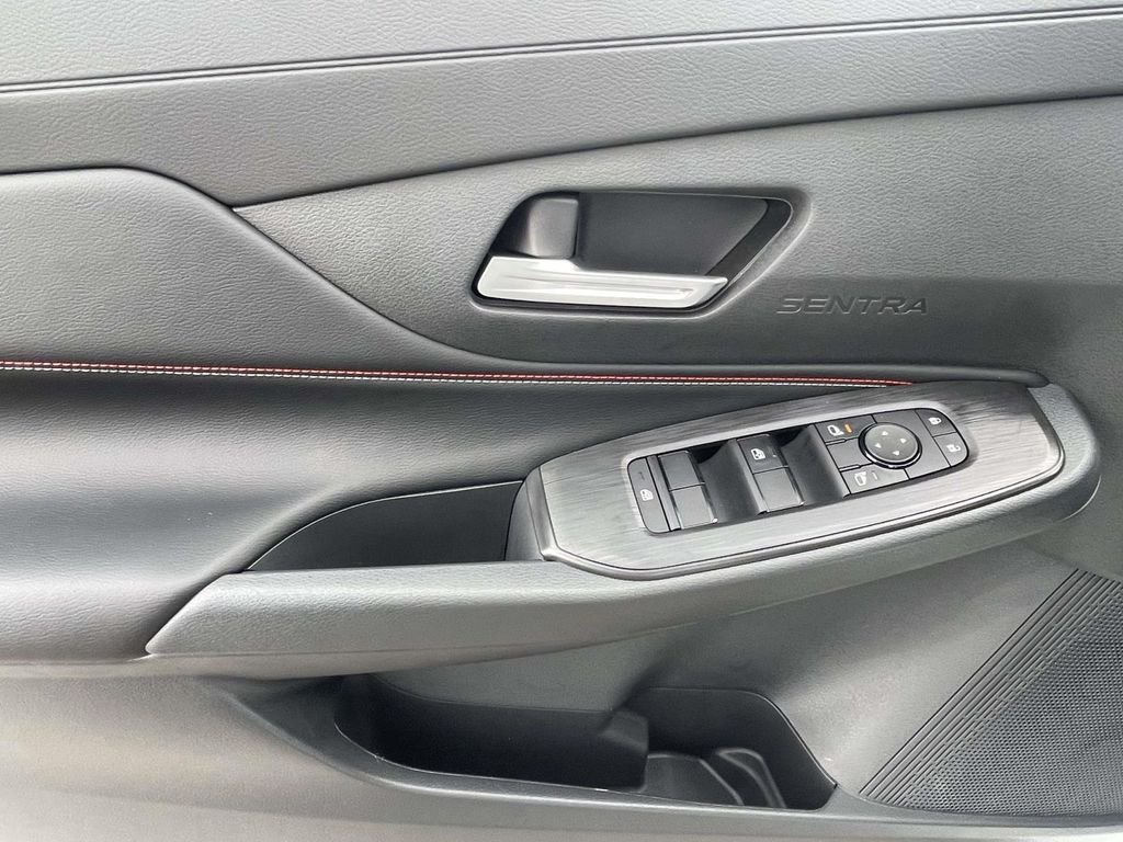 New 2026 Aspen White TriCoat / Super Black Two-tone Nissan SR image 16