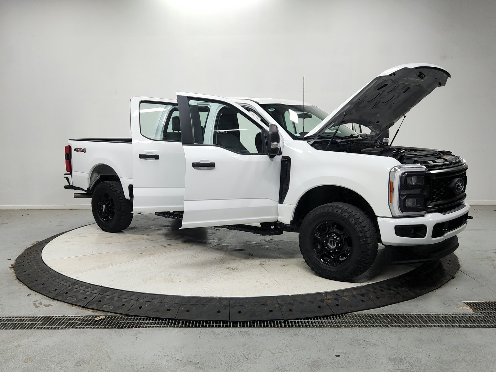 Used 2023 Oxford White Ford XL image 10