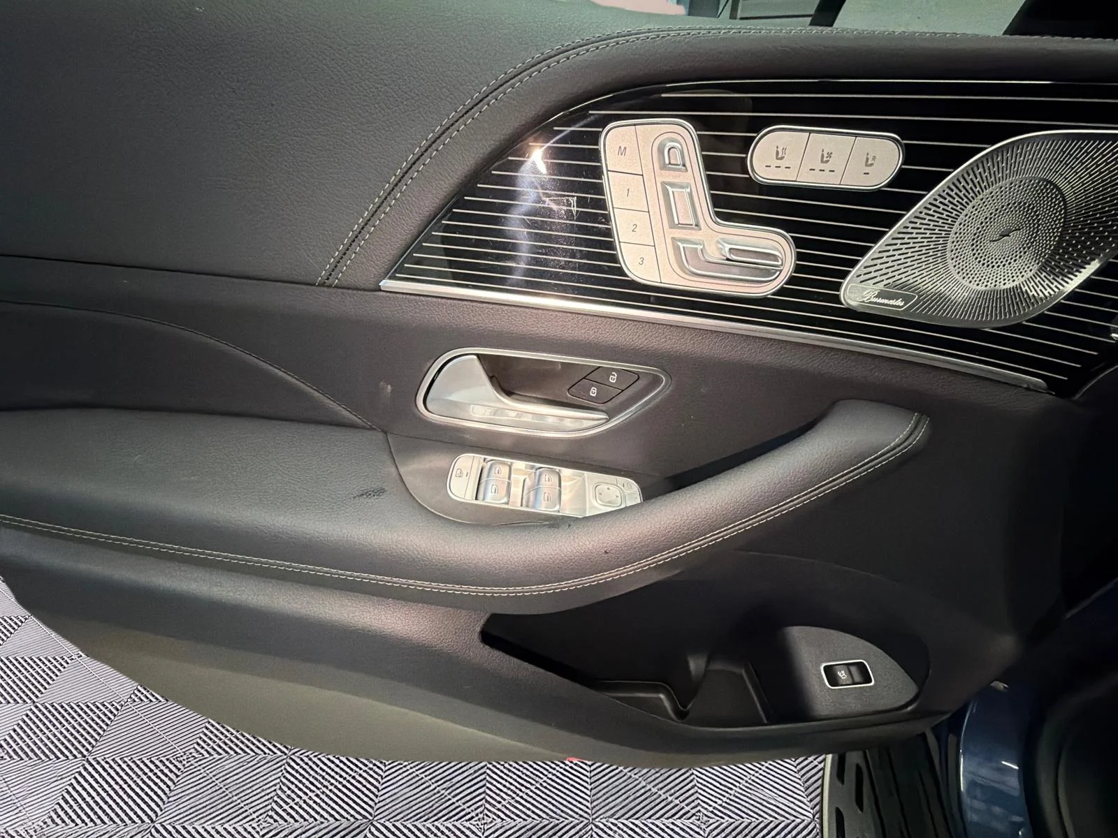 Used 2026 Blue Mercedes-Benz GLE 450 4MATIC SUV image 9